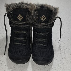 Columbia Black Boots with Fur Trim